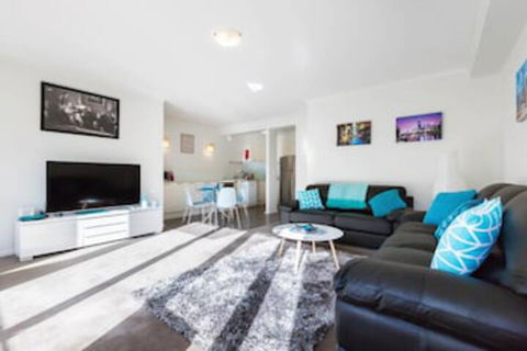 AMAL, 1BDR North Melbourne Apartment - Accommodation Bookings 0