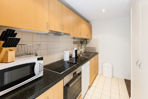 NAOMI, 2BDR South Melbourne Apartment - Accommodation Bookings 4