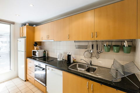 NAOMI, 2BDR South Melbourne Apartment - Accommodation Bookings 3