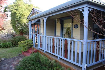 Ambrose Cottage Front Apt - Accommodation Bookings 3