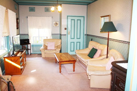 Ambrose Cottage Front Apt - Accommodation Bookings 4