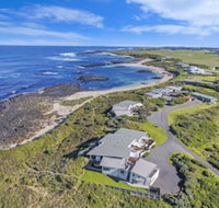 HEARNS BEACHSIDE VILLA 1 - Accommodation Bookings