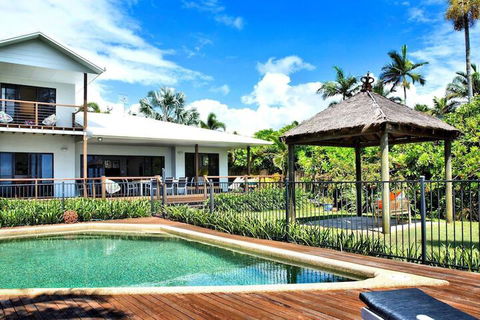 Absolute BeachFront Bliss @ Newell Beach - Accommodation Bookings 1