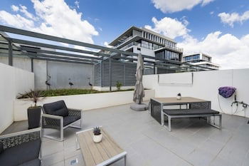 Accommodate Canberra - Lakefront - Accommodation Bookings 5
