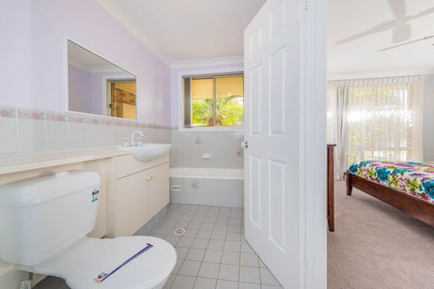 Pebble Pde 1 / 14 Fingal Bay - Accommodation Bookings 2