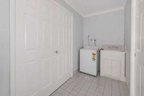 Pebble Pde 1 / 14 Fingal Bay - Accommodation Bookings 1