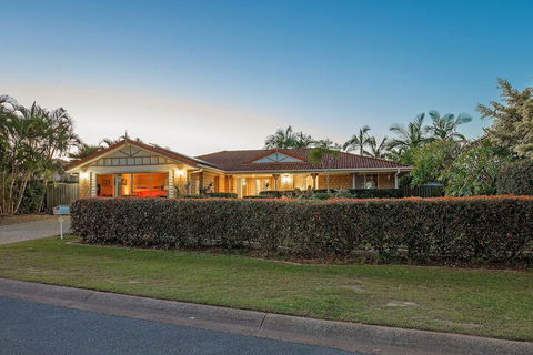 Anaheim Family Oasis - Accommodation Bookings 7