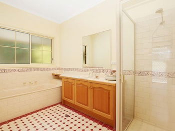 Alpine Mist - Spacious 5 Bedroom Home - Accommodation Bookings 6