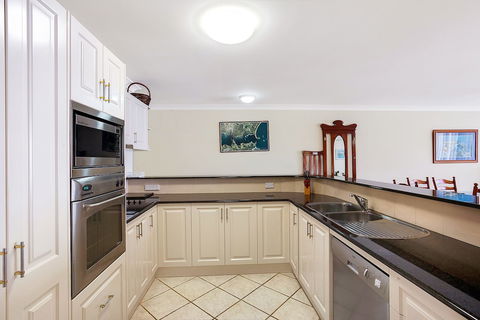 Seashells Unit 6 / 21 Magnus Street - Accommodation Bookings 6