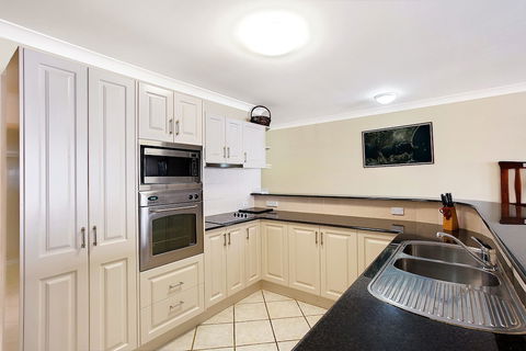 Seashells Unit 6 / 21 Magnus Street - Accommodation Bookings 4