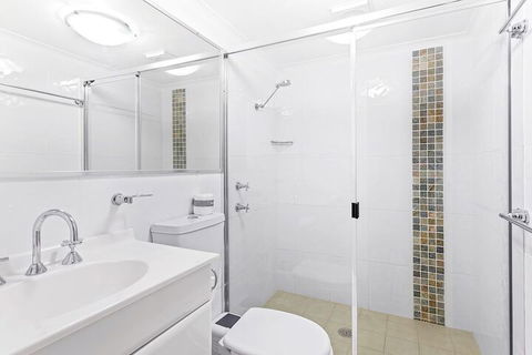 Grevillia, Bay Parklands, Unit 38/2 Gowrie Avenue - Accommodation Bookings 6