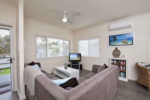 Harrys House 19 Achilles Street - Accommodation Bookings 0