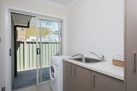 Big Wave 8 Achilles Street - Accommodation Bookings 1