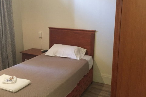 Aussie Hotel - Accommodation Bookings 3