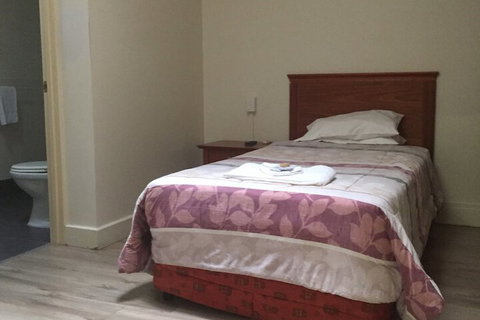 Aussie Hotel - Accommodation Bookings 4