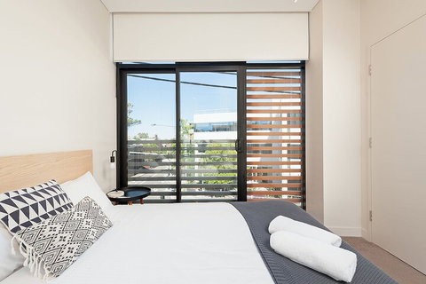 Stunning Designer Newtown Pad H394 - Accommodation Bookings 1