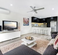 Luxury 1 Bedroom home in Broadbeach Waters - Accommodation Bookings