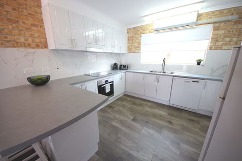 Ocean Shores Unit  No 4 - Accommodation Bookings 2