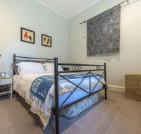 Exquisite 4 Bedroom House with Pool - Accommodation Bookings