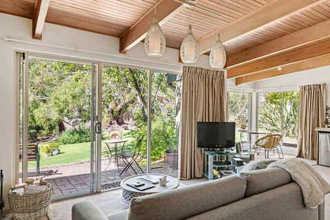 Adelaide Hills Retreats - Accommodation Bookings 6