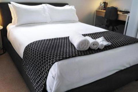 Lakeside Retreat & Business - Accommodation Bookings 0