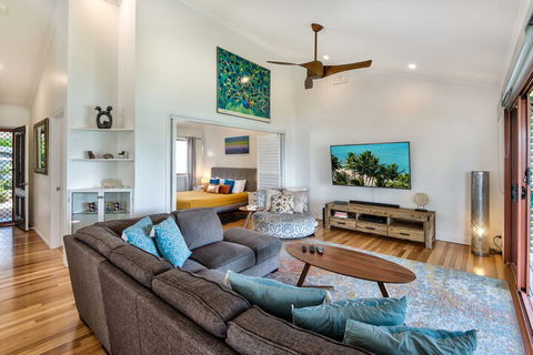 Heliconia 10 Newly Renovated House - Accommodation Bookings 5