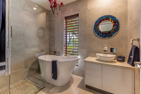 Heliconia 10 Newly Renovated House - Accommodation Bookings 6