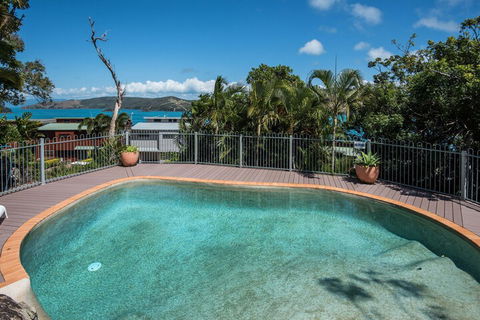 Heliconia 10 Newly Renovated House - Accommodation Bookings 3