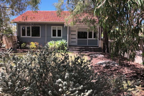 Barefoot Beach Cottage - Accommodation Bookings 3