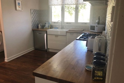Barefoot Beach Cottage - Accommodation Bookings 5