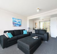 9 Cirrus at Fingal Bay