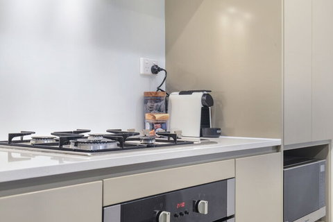 Charming & Spacious Living In A Serene Location - Accommodation Bookings 3