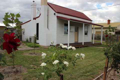 The Cottage - Accommodation Bookings 6