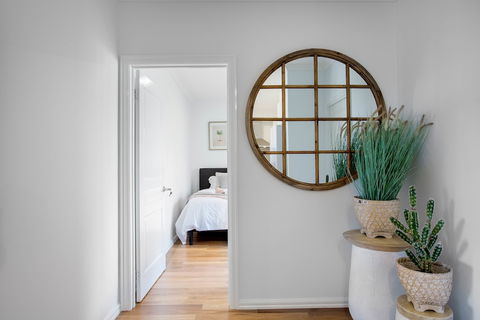 AUJOY 3 Bed Townhouse Burwood 1 - Accommodation Bookings 1