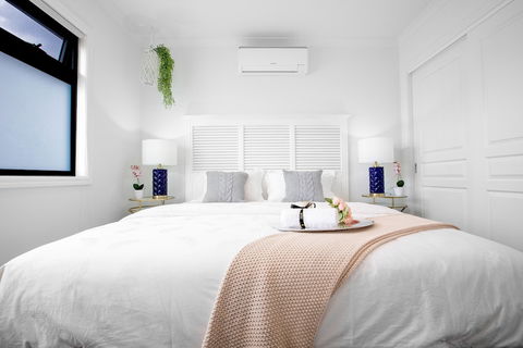 AUJOY 3 Bed Townhouse Burwood 1 - Accommodation Bookings 3