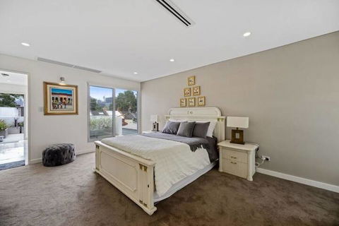 Luxurious New House Hidden Near Central CBD - Accommodation Bookings 5