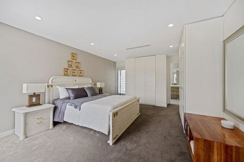 Luxurious New House Hidden Near Central CBD - Accommodation Bookings 2