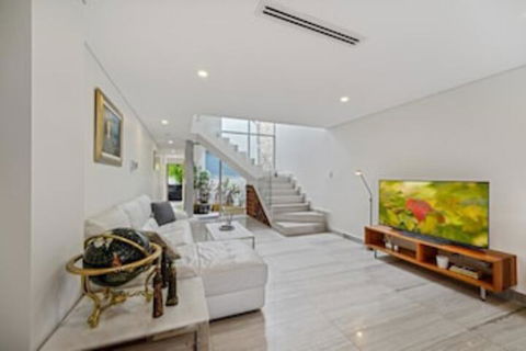 Luxurious New House Hidden Near Central CBD - Accommodation Bookings 0