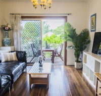 Bright  Spacious Home with Hotel Grade Cleanliness - Accommodation Bookings