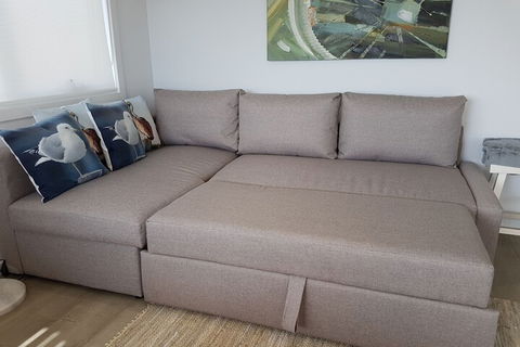 Apartment With Views - Accommodation Bookings 3