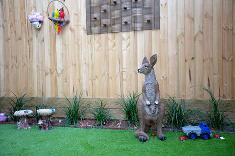 AUJOY 3 Bed Townhouse Burwood 3 - Accommodation Bookings 1