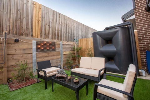 AUJOY 3 Bed Townhouse Burwood 3 - Accommodation Bookings 2