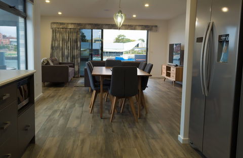 Ulverstone Waterfront Apartments - Accommodation Bookings 6
