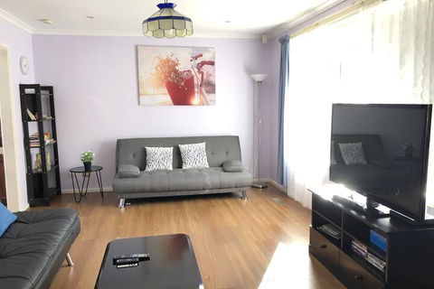 Canberra Entire House 3 Bedroom - Accommodation Bookings 5