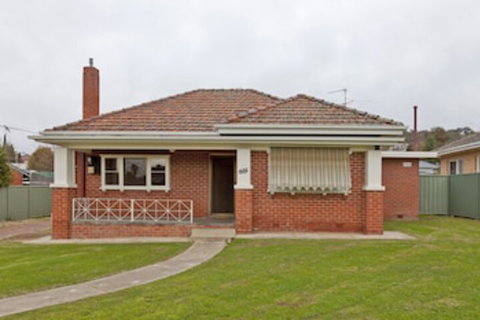 Red Brick Beauty - Central Cottage - Accommodation Bookings 0
