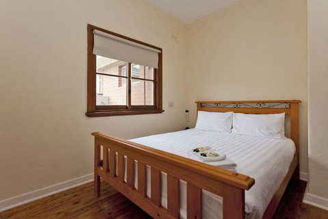 Red Brick Beauty - Central Cottage - Accommodation Bookings 1