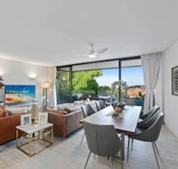 HomeHotel Ultra Luxurious 3 Bedroom Penthouse - Accommodation Bookings