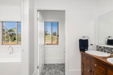 Your Luxury Escape Byron Sunset Breeze - Accommodation Bookings 7