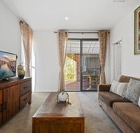 HomeHotel Cozy Duplex in Serene Suburb - Accommodation Bookings