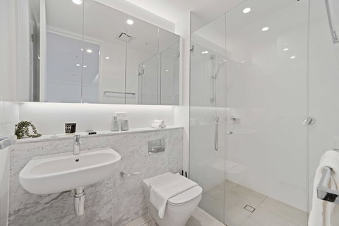 HomeHotel Brand New Ultra Luxe Apartment - Accommodation Bookings 2